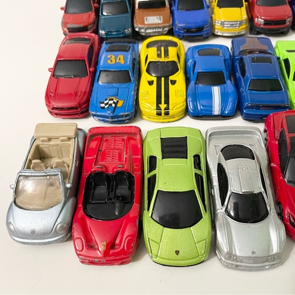Lot of 27 Die-Cast Maisto Toy Cars Diecast - Picture 2 of 16